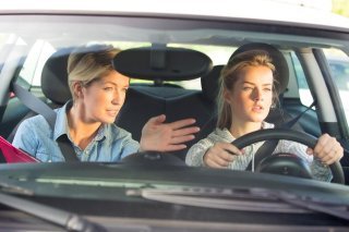 Permis d'élève conducteur dès 17 ans: les parents sont souvent les premiers accompagnateurs